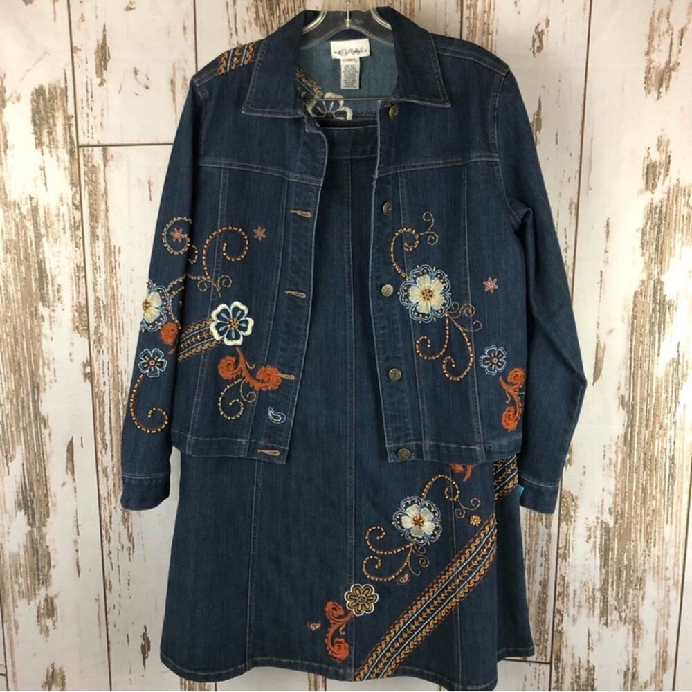 Graff Wear, Jacket Small & Skirt(size 8) Set.  In pristine condition!